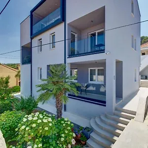 https://apartments-hemetek.primorje-gorskikotar.com