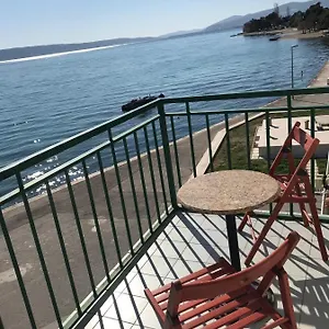 https://meerblick.hotels-in-trogir.com